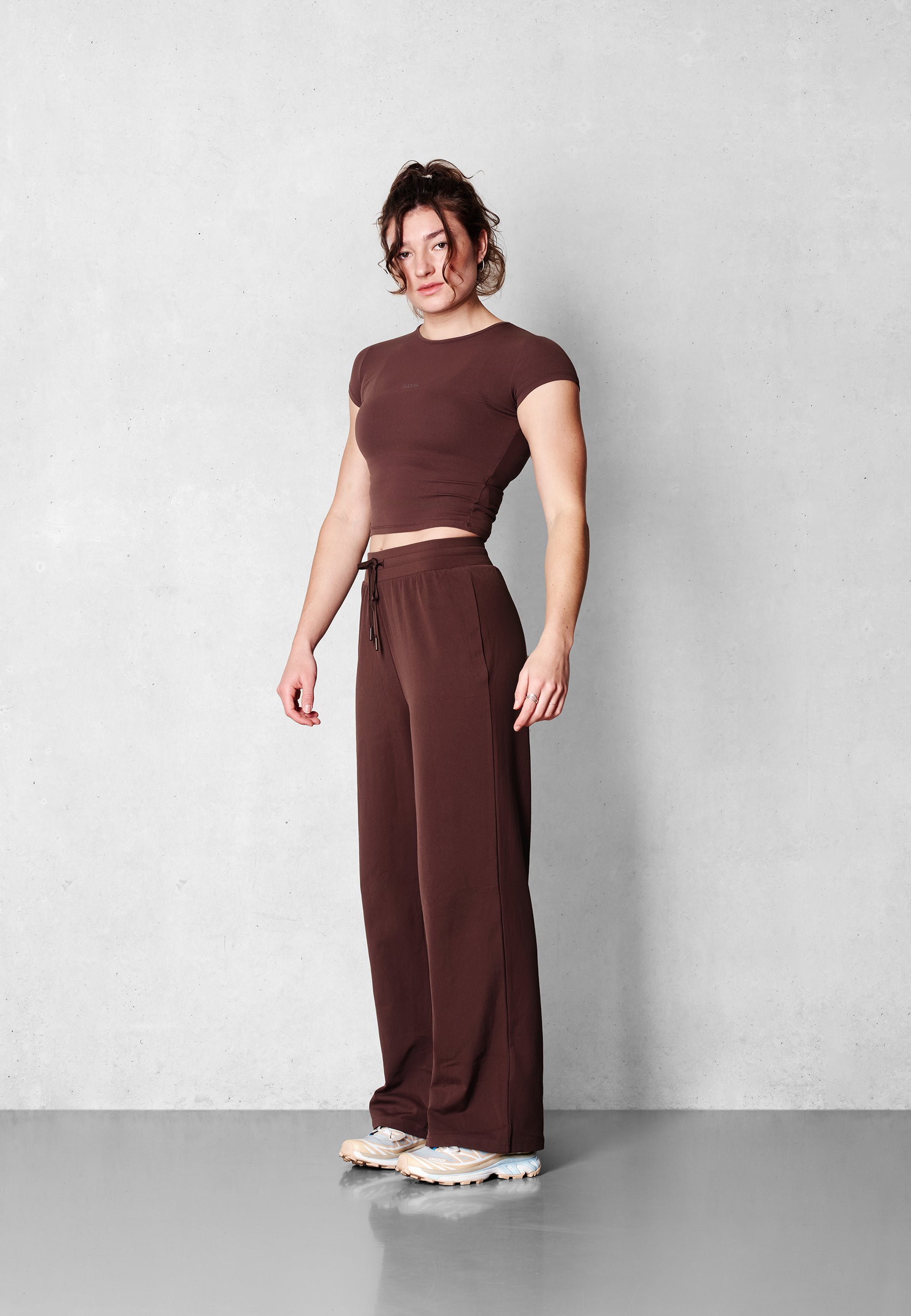 Weightless Mid Tee - Soft Parisian Brown