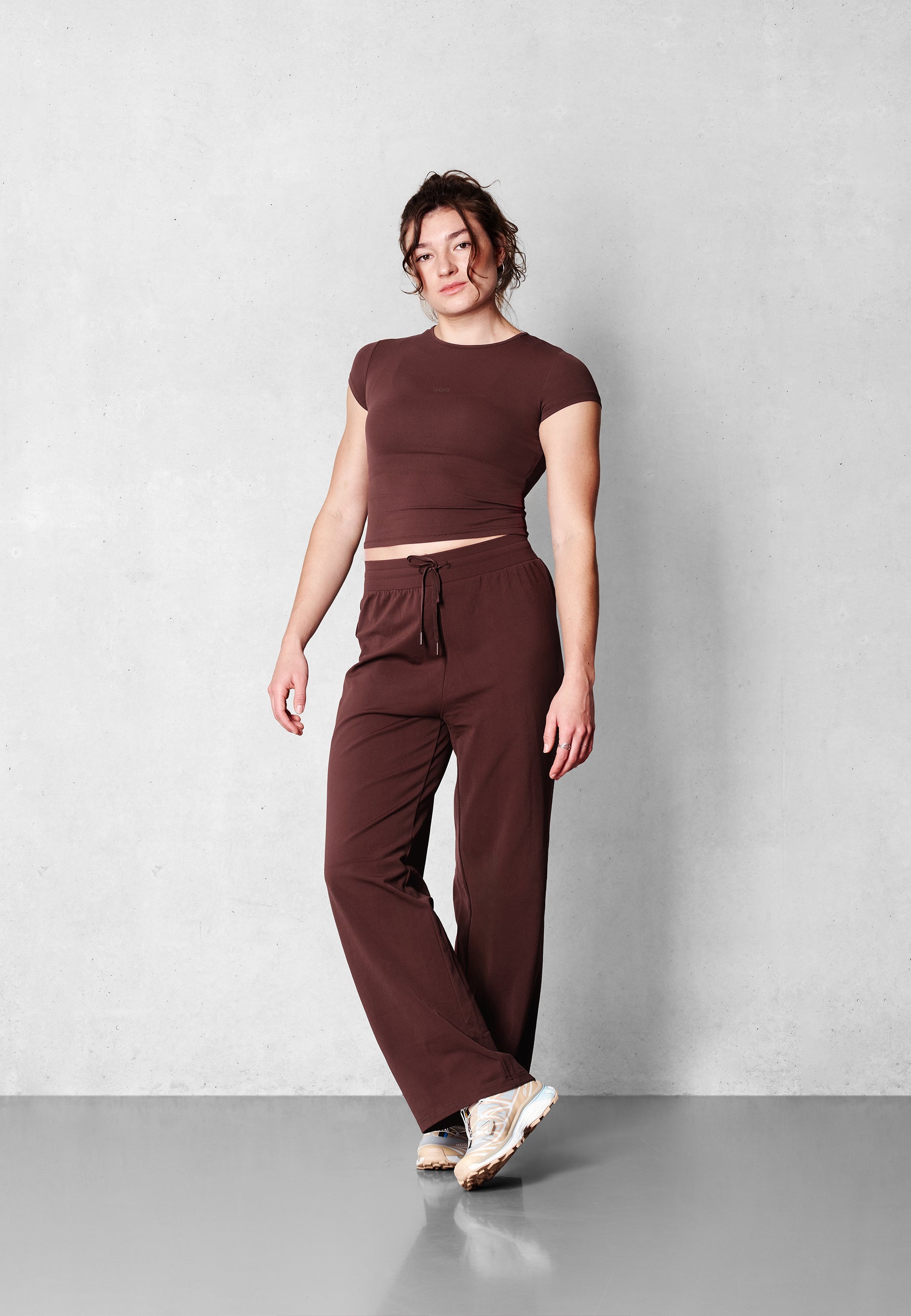 Weightless Mid Tee - Soft Parisian Brown