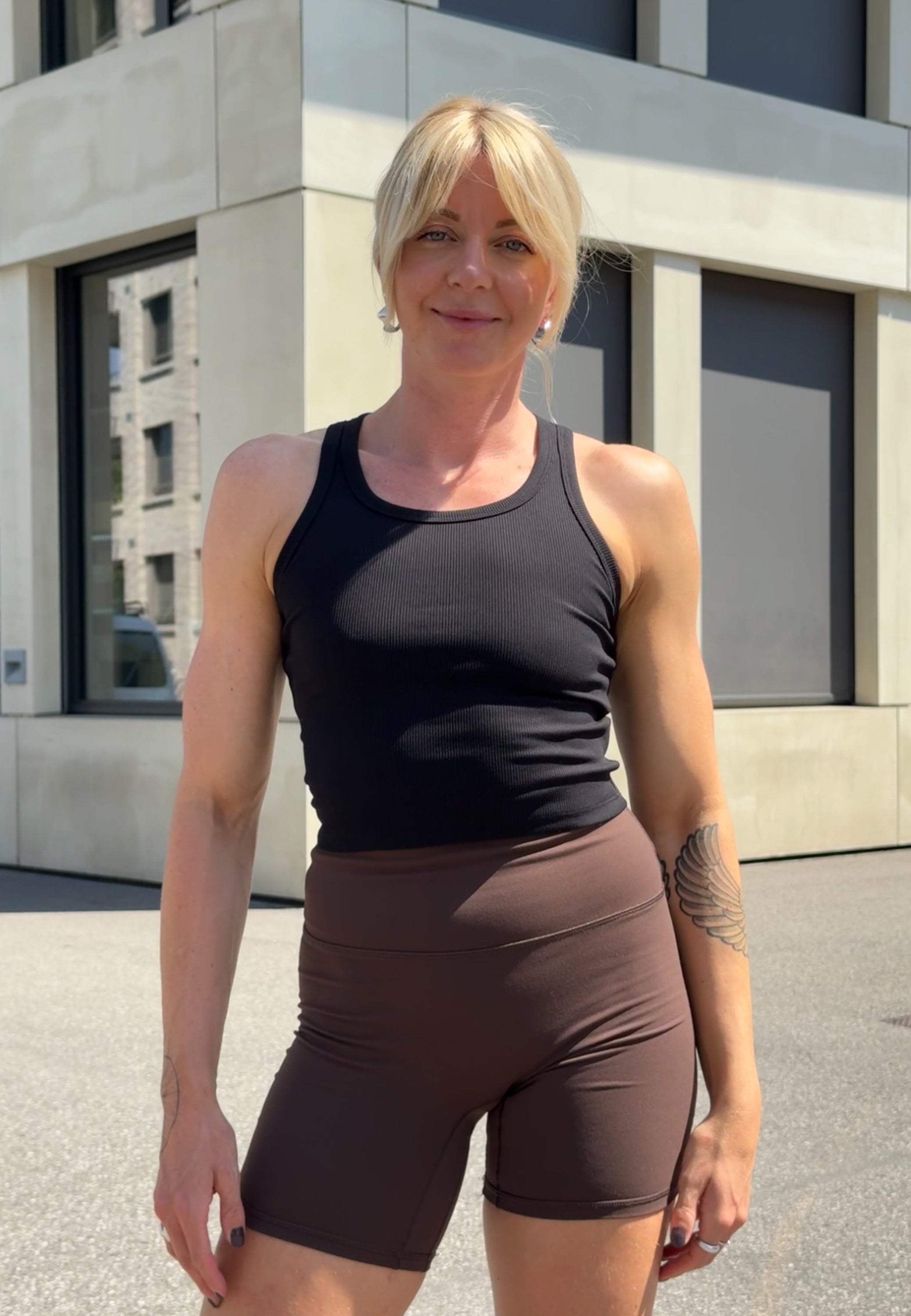 Geripptes Racer Back Crop Top - Schwarz