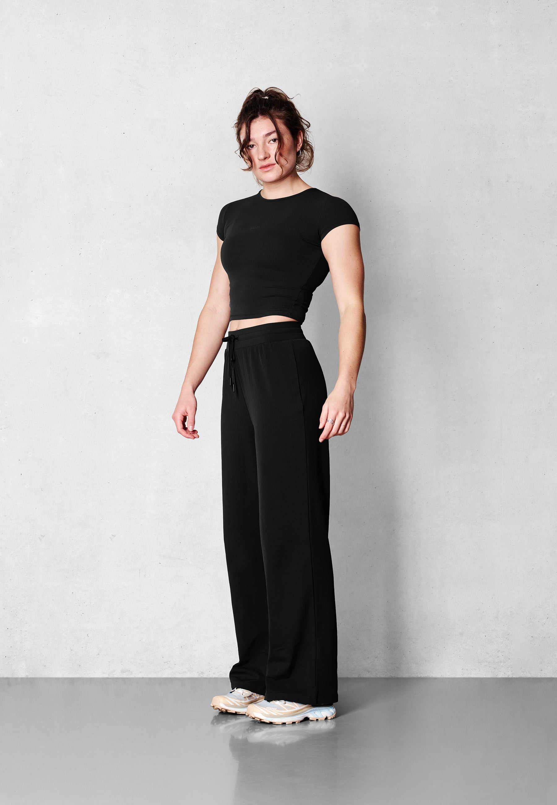 Weightless Mid Tee - Black