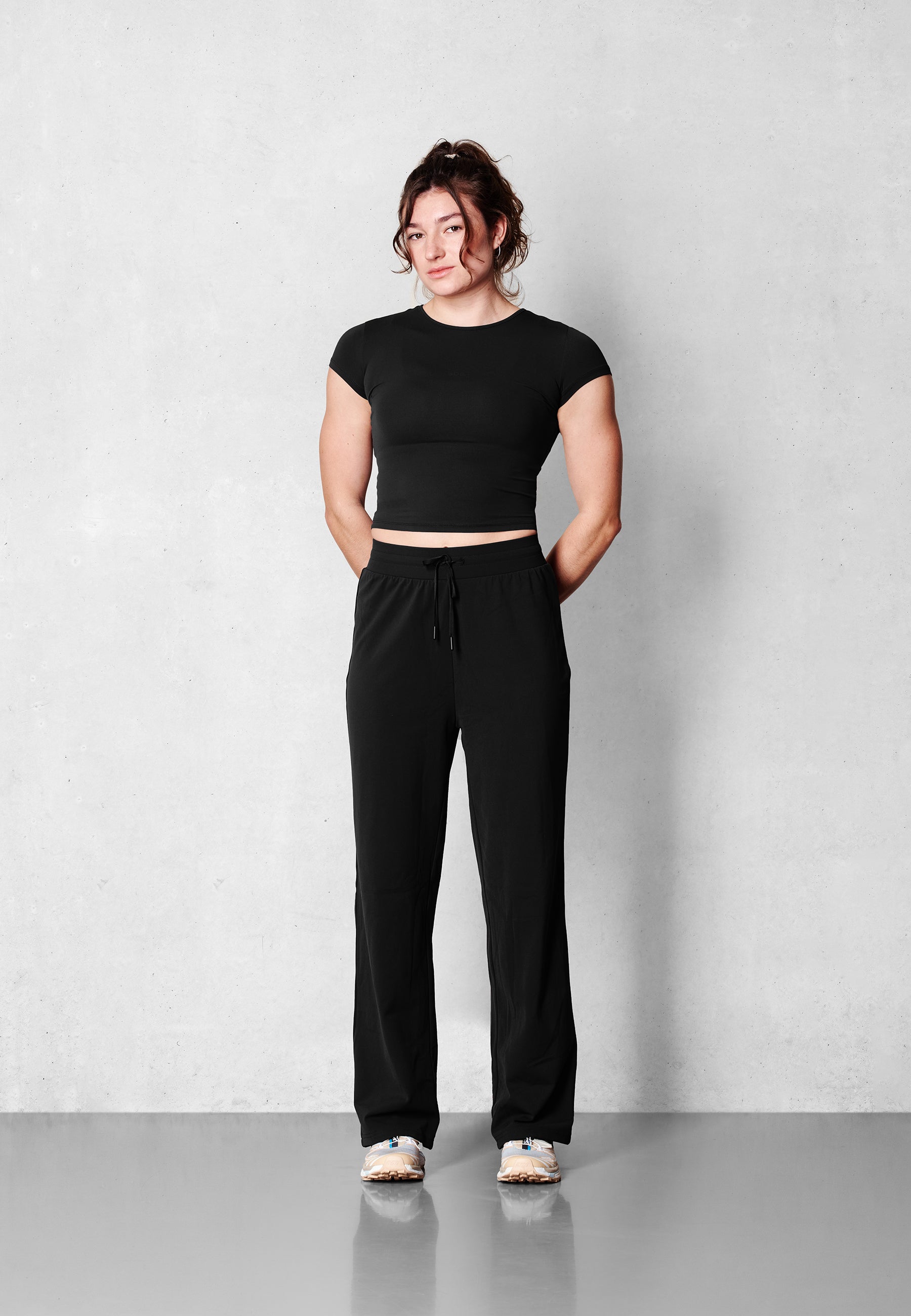 Weightless Mid Tee - Black