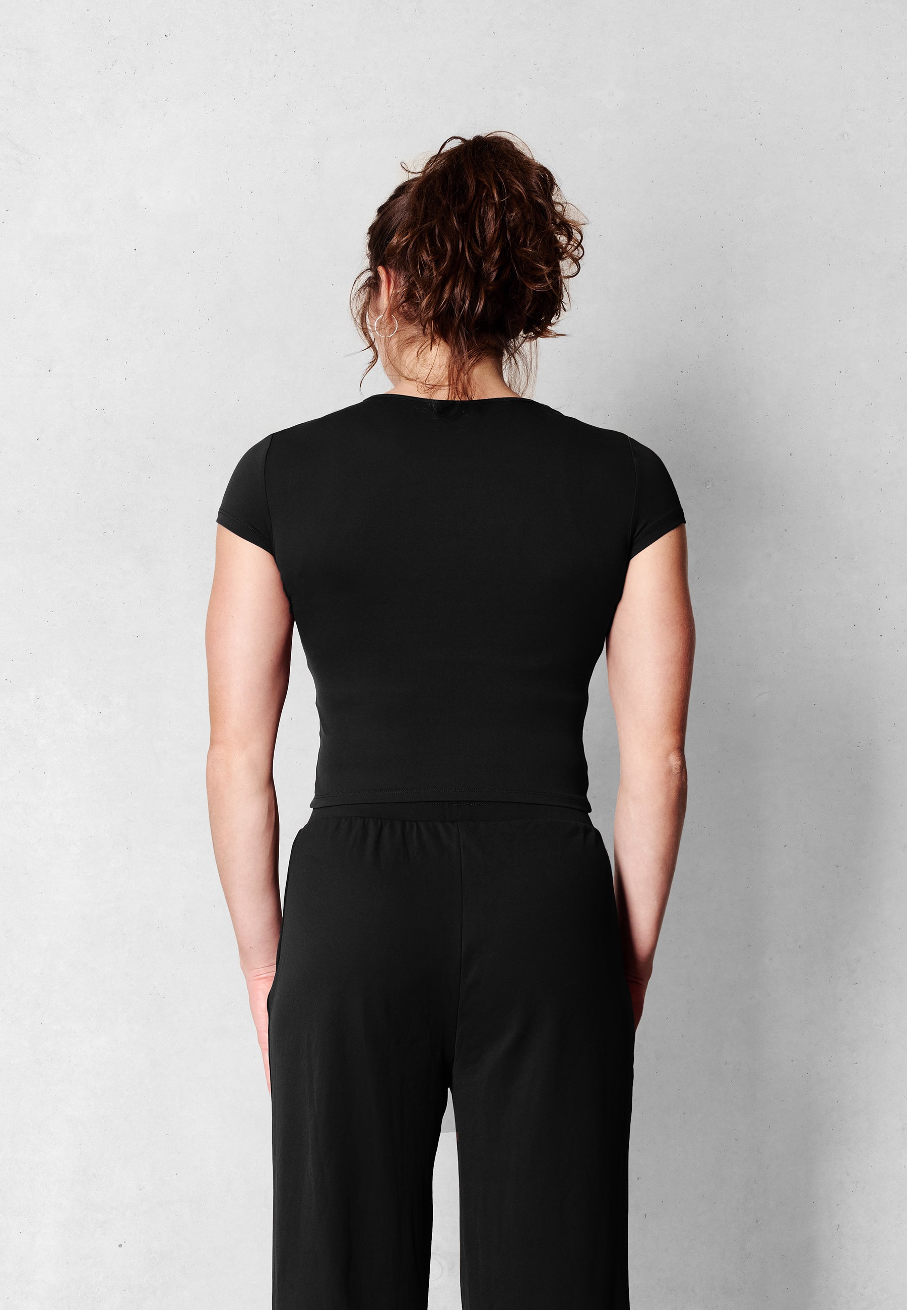 Weightless Mid Tee - Black