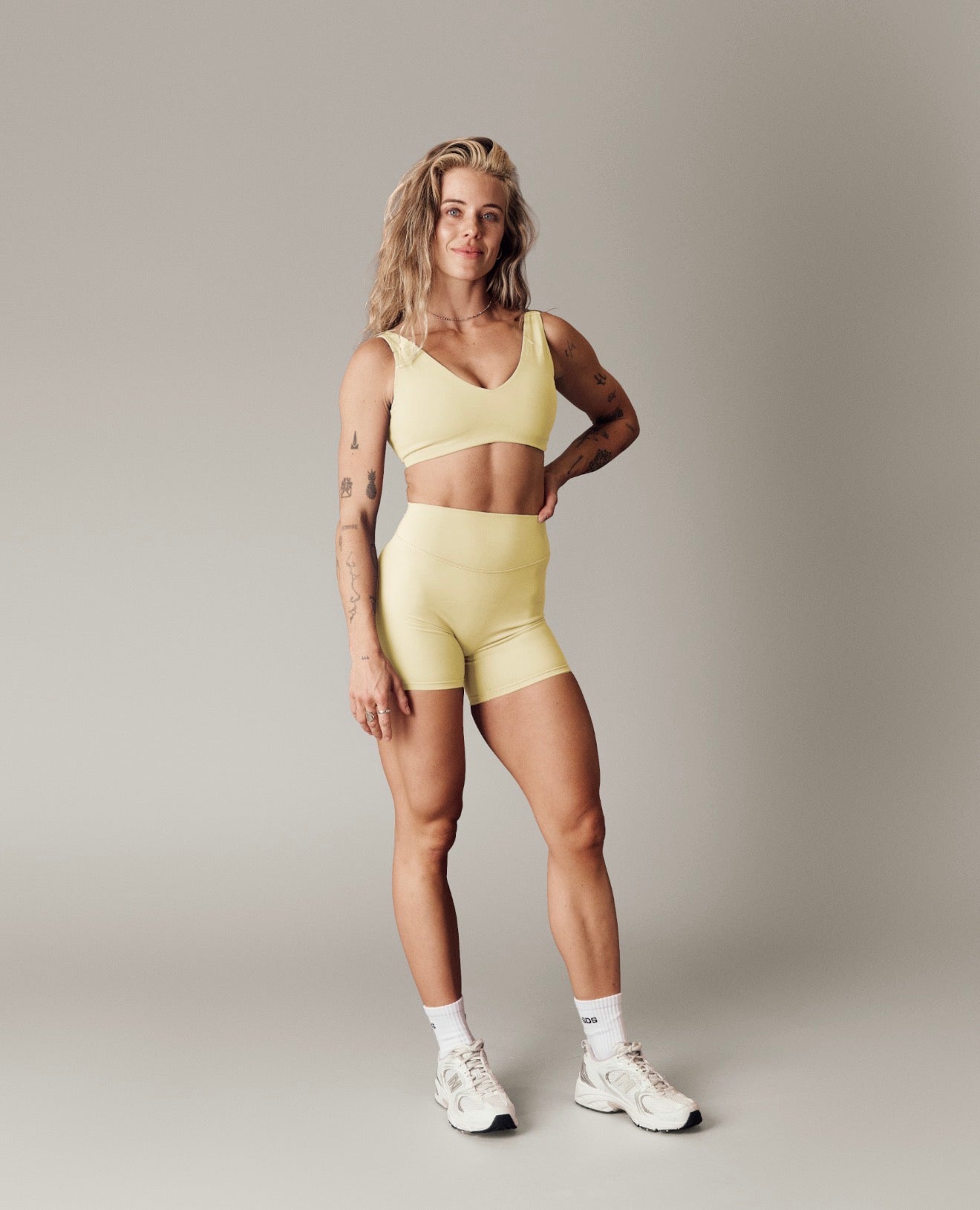 SculptFlex Shorts - Extra V-Shape Mid Length - Butter Yellow