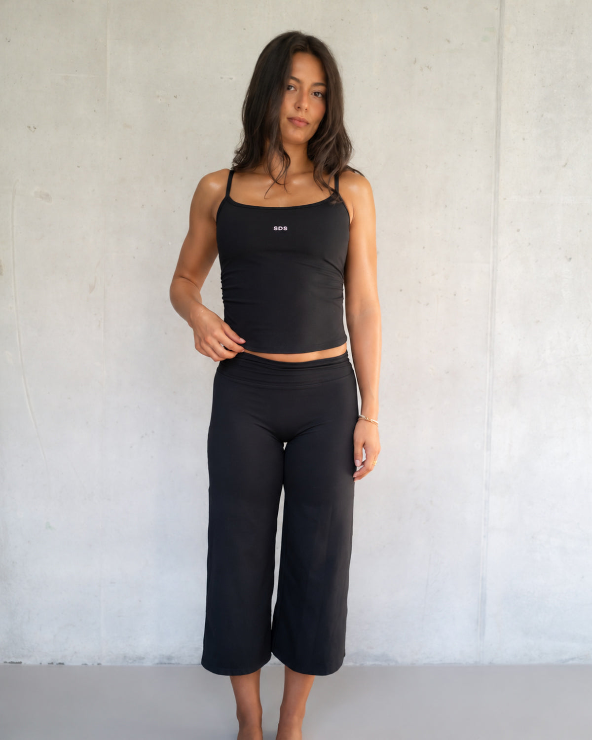 Capri Straight Leg Pants - Mid waist - Black