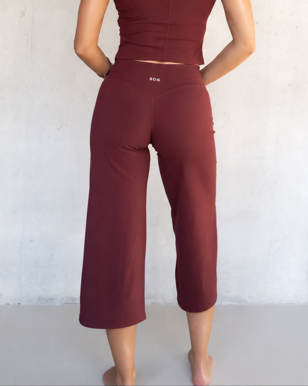 Capri Straight Leg Pants - Mid waist - Maroon