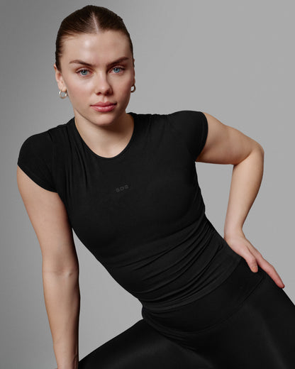 Weightless Mid Tee - Black