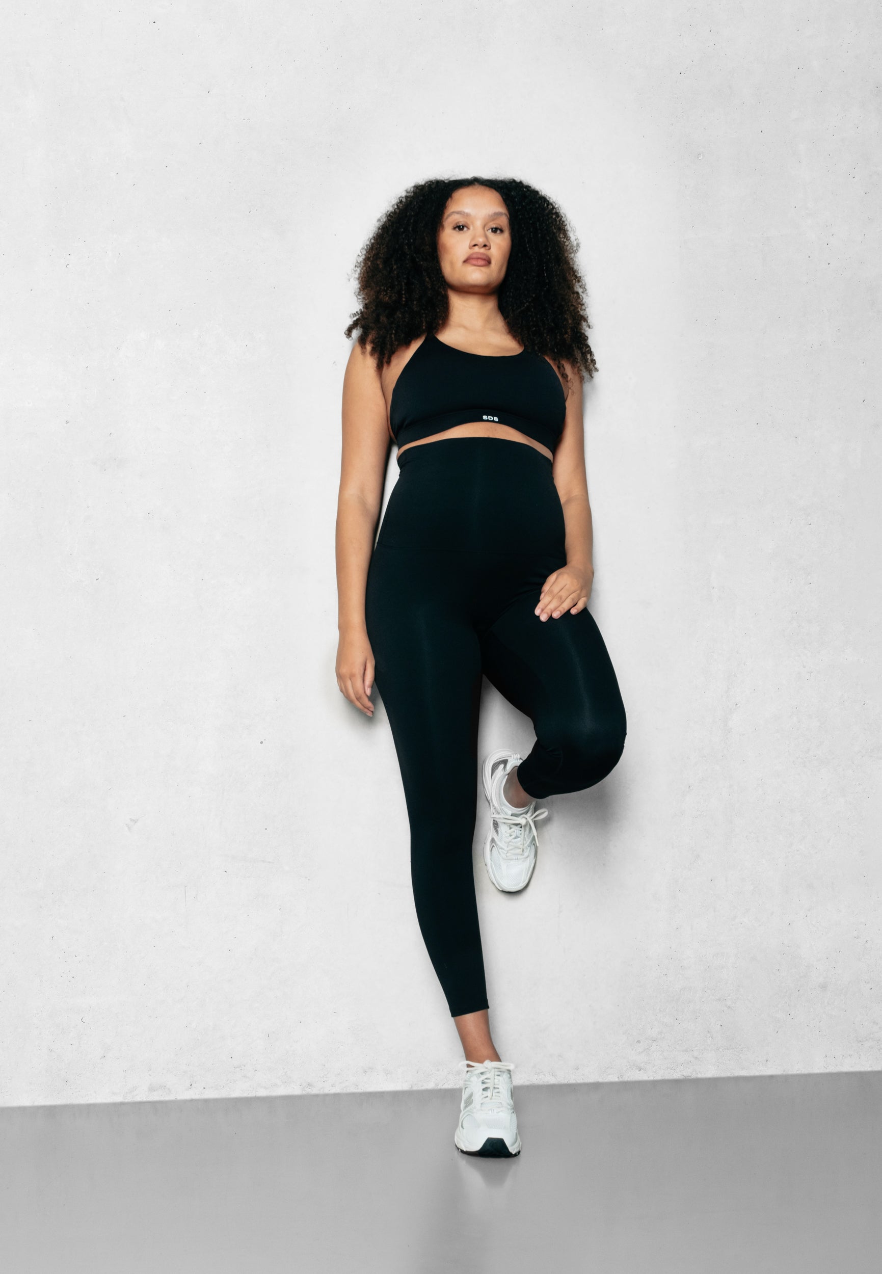 V-Shape Pregnancy Tights - Extra High Waist - Black