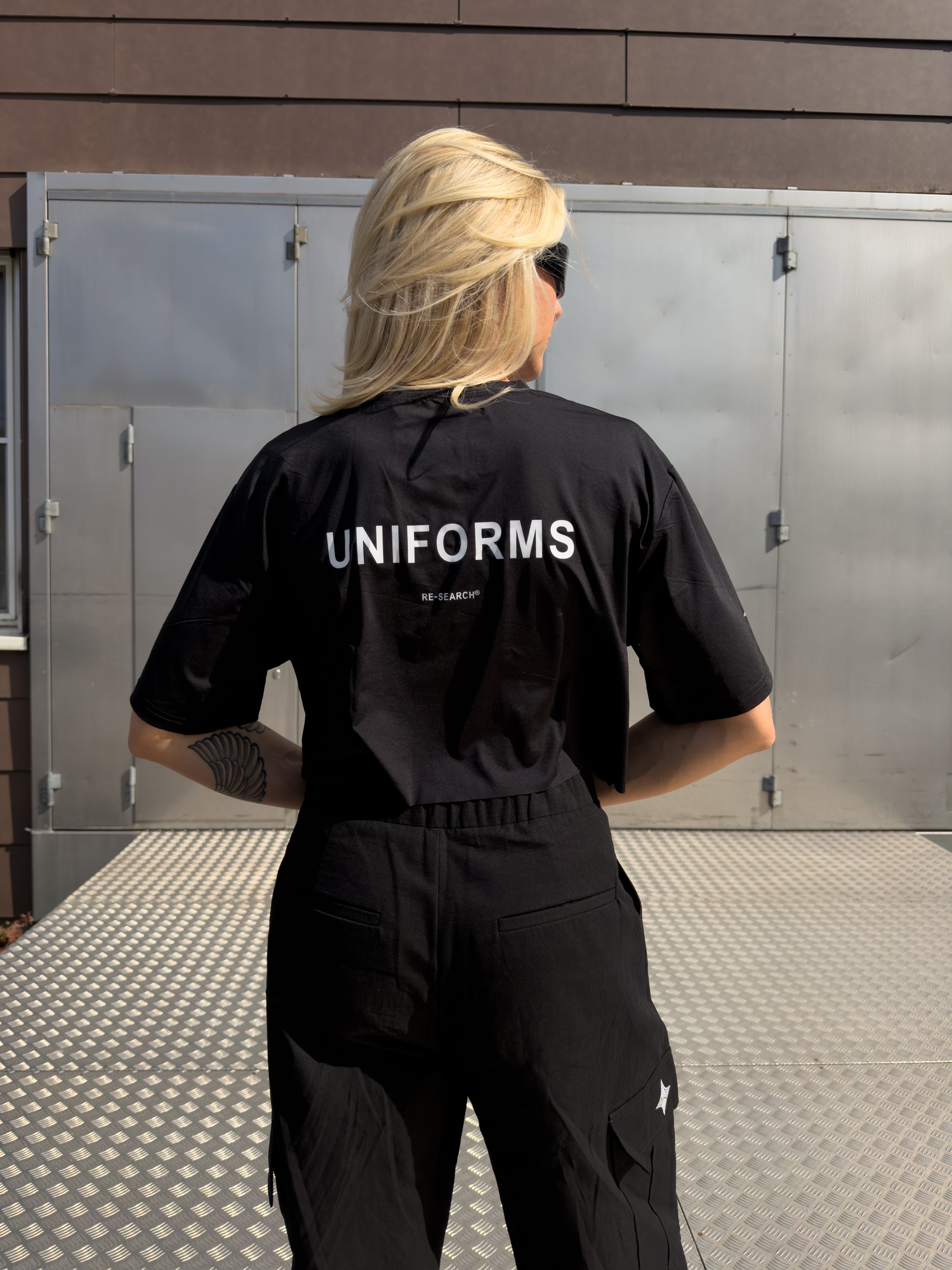 Cropped UNIFORM Perform T - Black