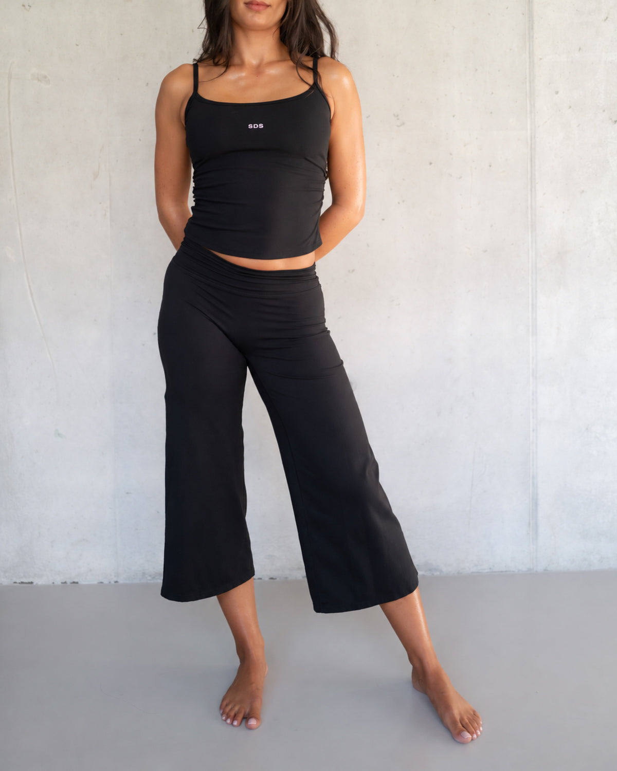 Capri Straight Leg Pants - Mid waist - Black