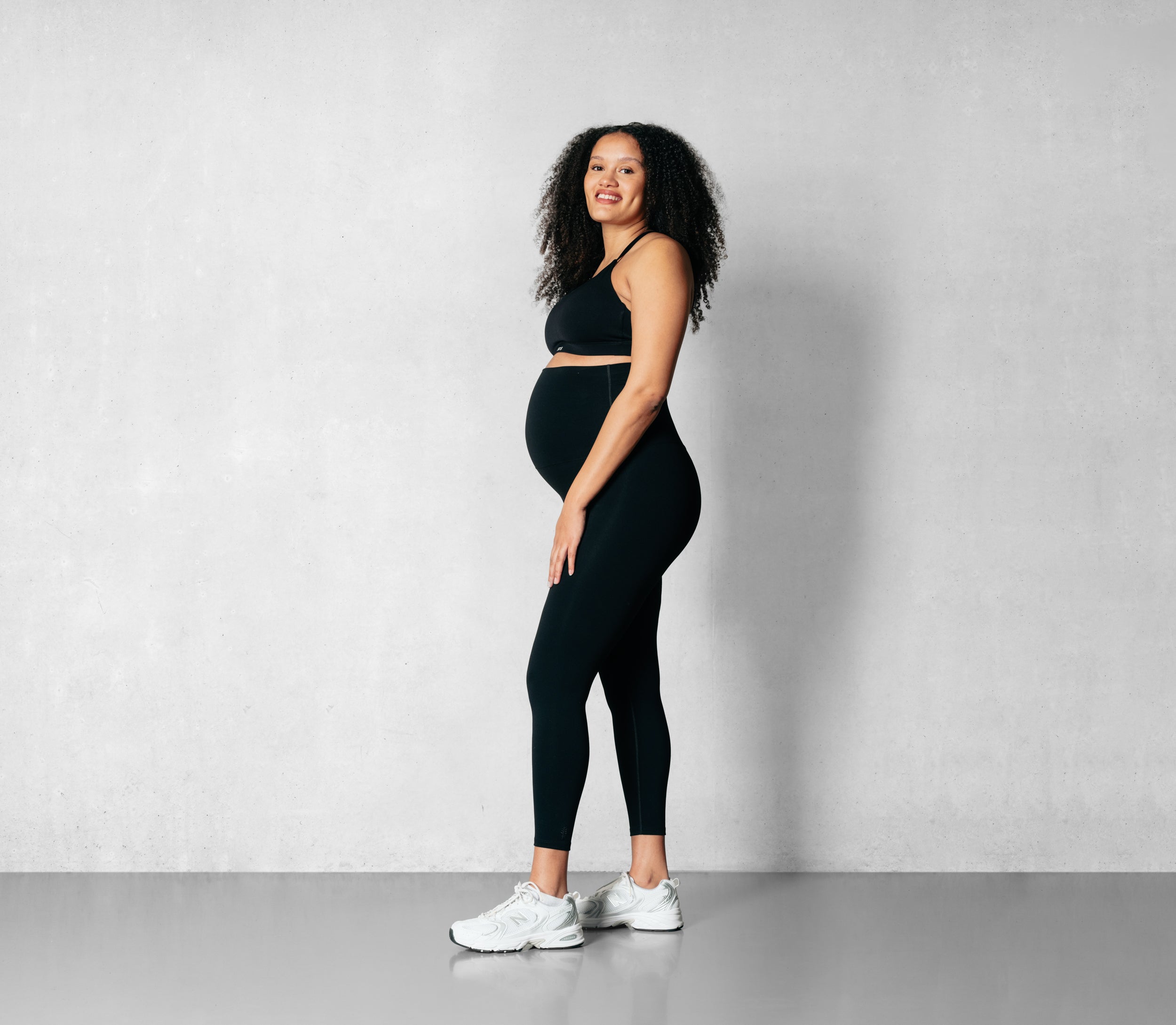 V-Shape Pregnancy Tights - Extra High Waist - Black